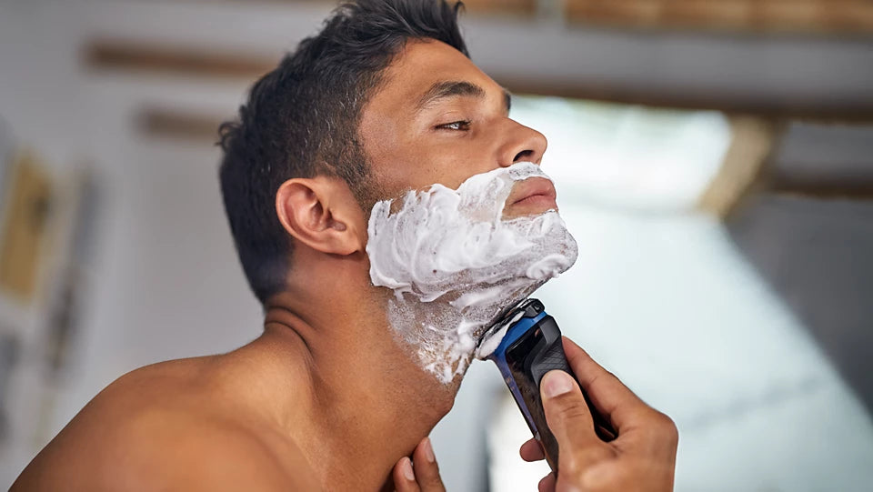 Philips S1030/04 Wet and Dry Electric Shaver (Black)
