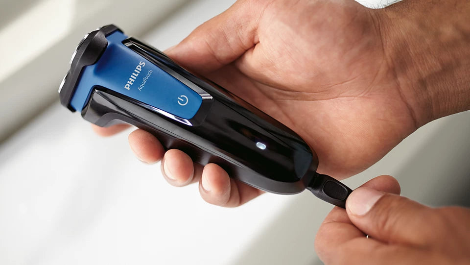 Philips S1030/04 Wet and Dry Electric Shaver (Black)